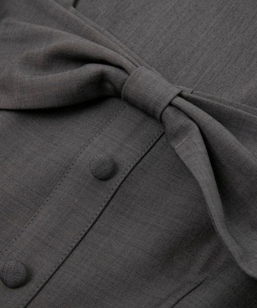 ＆soiree（アンドソワレ）の「ビッグリボンスクエアネックフレアワンピース（ワンピース・レディース・グレー・SMALL/MEDIUM/LARGE/X-LARGE）」の6枚目の写真