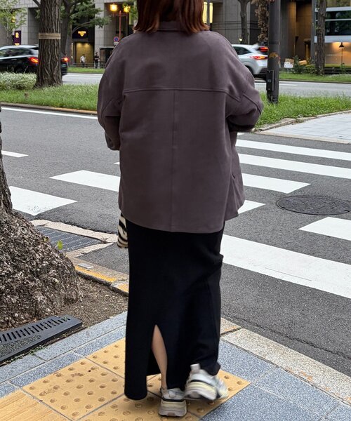 Chez toi(シェトワ)の「フェイクスエードシャツ風ジャケット(テーラードジャケット・レディース・ブラウン/チャコールグレー・FREE)」の4枚目の写真