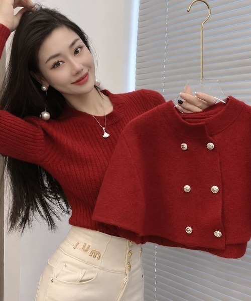 LETee(レティー)の「【華やかな金ボタンが目を惹く!レイヤード風デザインで上品に仕上がるケープニット】(ニット/セーター・レディース・レッド・FREE)」の5枚目の写真