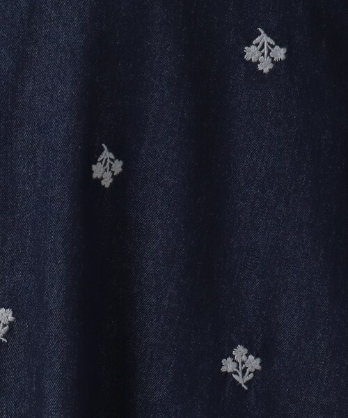 one'sterrace(ワンズテラス)の「ツイル&デニム 配色刺繍ワンピース(ワンピース・レディース・カーキ系5/ネイビー系5・02)」の12枚目の写真