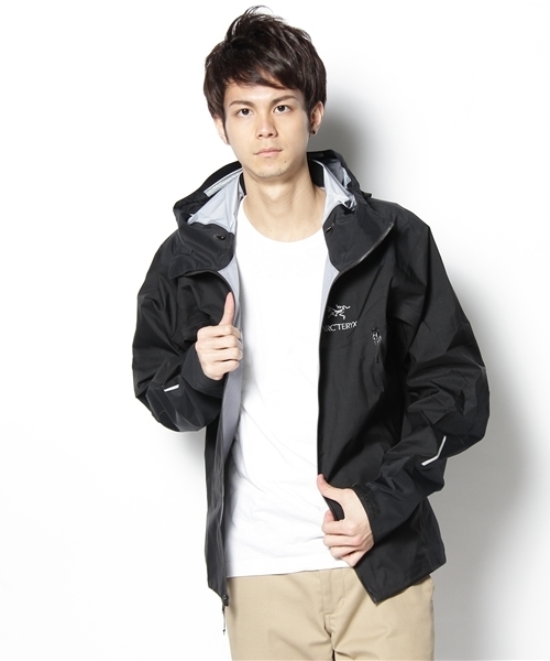 BEAMS（ビームス）の「ARC'TERYX / BETA FL JACKET（マウンテンパーカー・メンズ・ブラック・SMALL/MEDIUM）」の4枚目の写真