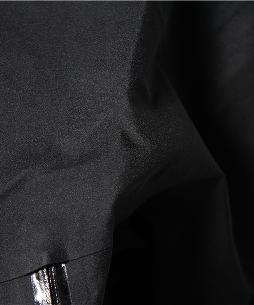 BEAMS（ビームス）の「ARC'TERYX / BETA FL JACKET（マウンテンパーカー・メンズ・ブラック・SMALL/MEDIUM）」の9枚目の写真