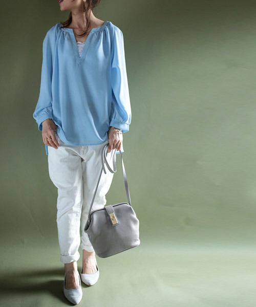 antiqua（アンティカ）の「ギャザータックトップス（シャツ/ブラウス・レディース・ブルー/ホワイト・FREE）」の12枚目の写真