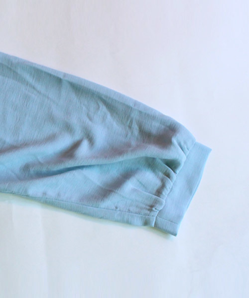 antiqua（アンティカ）の「ギャザータックトップス（シャツ/ブラウス・レディース・ブルー/ホワイト・FREE）」の6枚目の写真