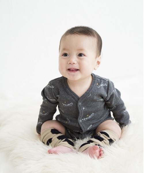 Petitsucre（プチシュクレ）の「スター前開きボディスーツ（ロンパース・キッズ・オフホワイト/グレー系その他・70-80cm/60-70cm）」の2枚目の写真