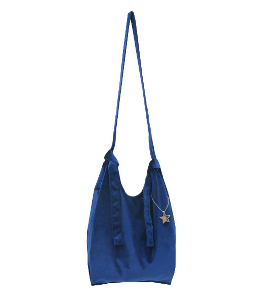 Luz Llena（ラズレナ）の「[2way]スターチャーム付きベロアマーケットバッグ（トートバッグ・レディース・ブラック/ネイビー/ワインレッド・ﾌﾘ-）」の2枚目の写真