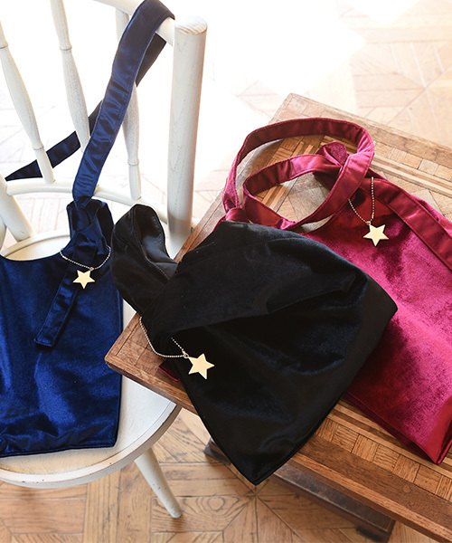 Luz Llena（ラズレナ）の「[2way]スターチャーム付きベロアマーケットバッグ（トートバッグ・レディース・ブラック/ネイビー/ワインレッド・ﾌﾘ-）」の10枚目の写真