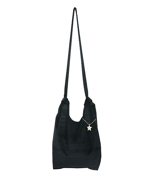 Luz Llena（ラズレナ）の「[2way]スターチャーム付きベロアマーケットバッグ（トートバッグ・レディース・ブラック/ネイビー/ワインレッド・ﾌﾘ-）」の5枚目の写真