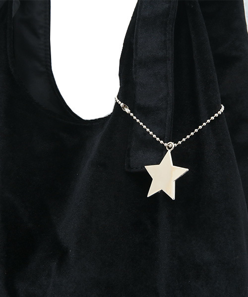 Luz Llena（ラズレナ）の「[2way]スターチャーム付きベロアマーケットバッグ（トートバッグ・レディース・ブラック/ネイビー/ワインレッド・ﾌﾘ-）」の12枚目の写真