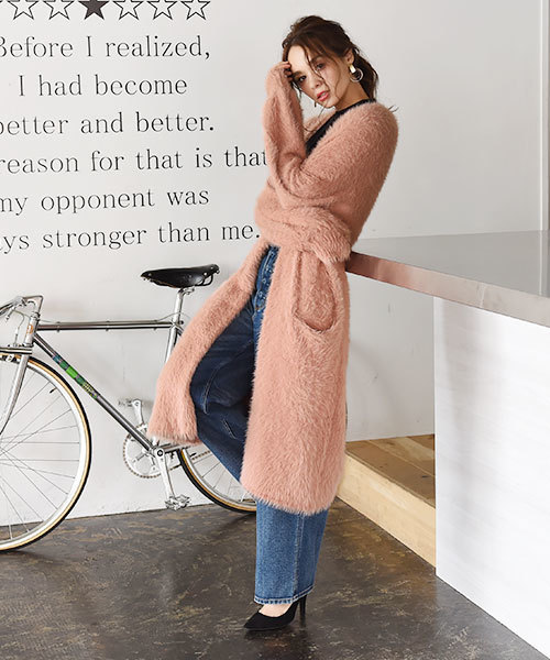 Luz Llena（ラズレナ）の「フェザーニットロングカーディガン（カーディガン/ボレロ・レディース・オフホワイト/グレー/スモークピンク・MEDIUM）」の6枚目の写真