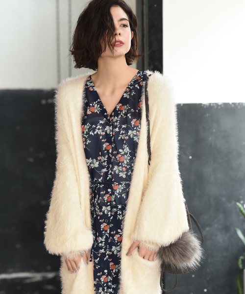 Luz Llena（ラズレナ）の「フェザーニットロングカーディガン（カーディガン/ボレロ・レディース・オフホワイト/グレー/スモークピンク・MEDIUM）」の22枚目の写真