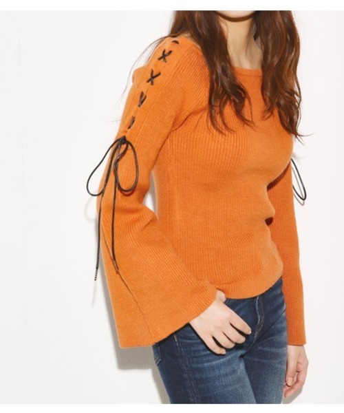 SLY（スライ）の「SHOULDER LACE MG TOPS（ニット/セーター・レディース・ブラック/オフホワイト/ダークグレー/オレンジ系その他・1/2）」の4枚目の写真