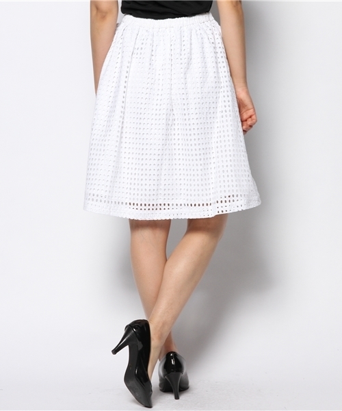B:MING by BEAMS（ビーミングバイビームス）の「ビーミング by ビームス / ウィンドーレーススカート（スカート・レディース・ホワイト/ネイビー・SMALL/MEDIUM）」の3枚目の写真