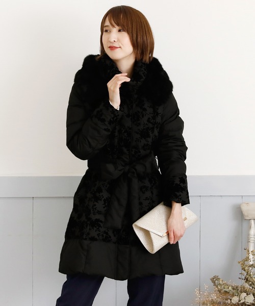 ElegChic(エレグシック)の「エンブロイダリーリボンフード ロング ダウンコート 結婚式対応(ダウンジャケット/コート・レディース・ブラック/ネイビー・M/L)」の1枚目の写真