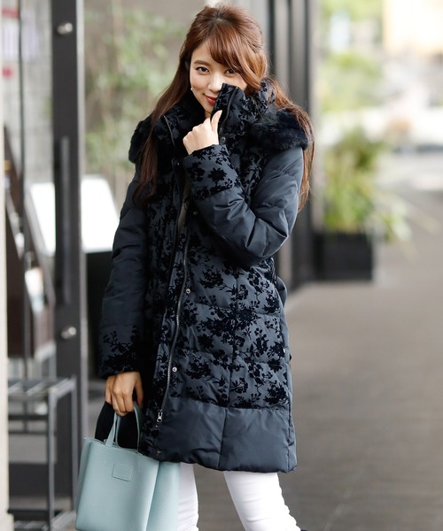 ElegChic(エレグシック)の「エンブロイダリーリボンフード ロング ダウンコート 結婚式対応(ダウンジャケット/コート・レディース・ブラック/ネイビー・M/L)」の6枚目の写真