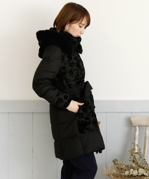 ElegChic(エレグシック)の「エンブロイダリーリボンフード ロング ダウンコート 結婚式対応(ダウンジャケット/コート・レディース・ブラック/ネイビー・M/L)」の10枚目の写真