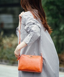 SENSE OF PLACE by URBAN RESEARCH WOMEN�i�Z���X�I�u�v���C�X�o�C�A�[�o�����T�[�`�@�E�[�}���j�́u���B���e�[�W���C�N�~�j�V�����_�[�o�b�O�i�V�����_�[�o�b�O�j�v