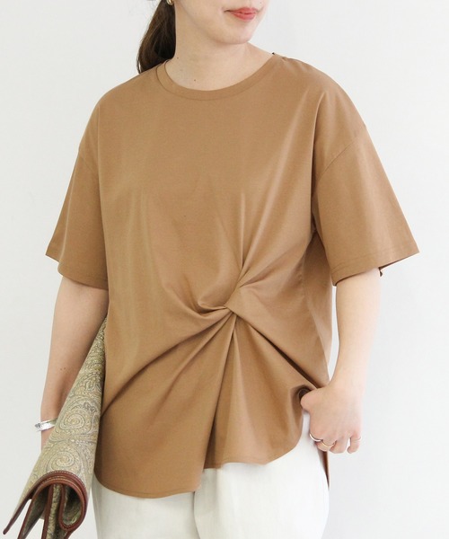 ADAM ET ROPE'(アダムエロペ)の「【一部店舗限定】ねじりBIGTシャツ(Tシャツ/カットソー・レディース・オフホワイト/キャメル/ネイビー/マスタード・FREE)」の4枚目の写真