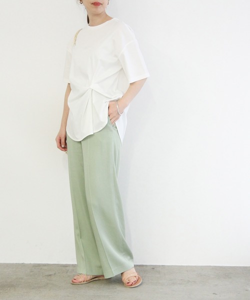 ADAM ET ROPE'(アダムエロペ)の「【一部店舗限定】ねじりBIGTシャツ(Tシャツ/カットソー・レディース・オフホワイト/キャメル/ネイビー/マスタード・FREE)」の16枚目の写真