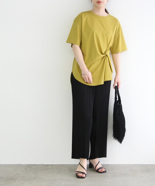 ADAM ET ROPE'(アダムエロペ)の「【一部店舗限定】ねじりBIGTシャツ(Tシャツ/カットソー・レディース・オフホワイト/キャメル/ネイビー/マスタード・FREE)」の12枚目の写真