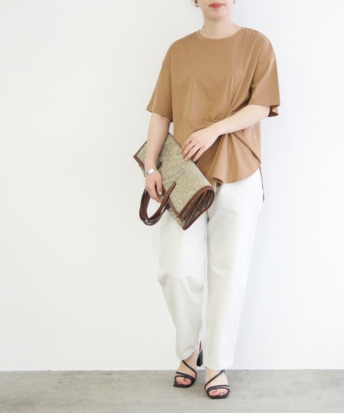 ADAM ET ROPE'(アダムエロペ)の「【一部店舗限定】ねじりBIGTシャツ(Tシャツ/カットソー・レディース・オフホワイト/キャメル/ネイビー/マスタード・FREE)」の9枚目の写真