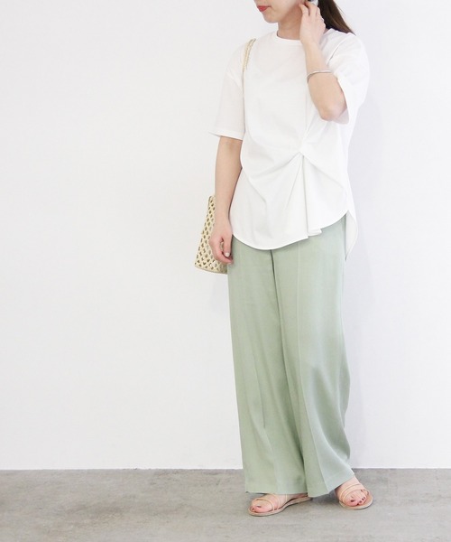 ADAM ET ROPE'(アダムエロペ)の「【一部店舗限定】ねじりBIGTシャツ(Tシャツ/カットソー・レディース・オフホワイト/キャメル/ネイビー/マスタード・FREE)」の15枚目の写真
