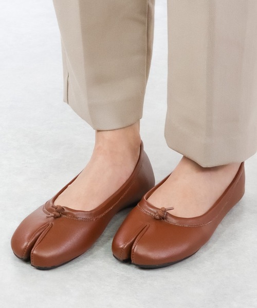 LibertyDoll(リバティードール)の「Liberty Doll / 足袋パンプス/タビバレエ(1131) フラットシューズ(バレエシューズ・レディース・ホワイト/ブラック/ダークブラウン/シルバー/キャメル/ブラック系その他/グレイッシュベージュ/ブラック系その他2/アイボリー/ライトブルー/ブラウン/グリーン/ライトグリーン/ベージュ/レッド/ゴールド・LL/M/L/S/4L/3L)」の7枚目の写真