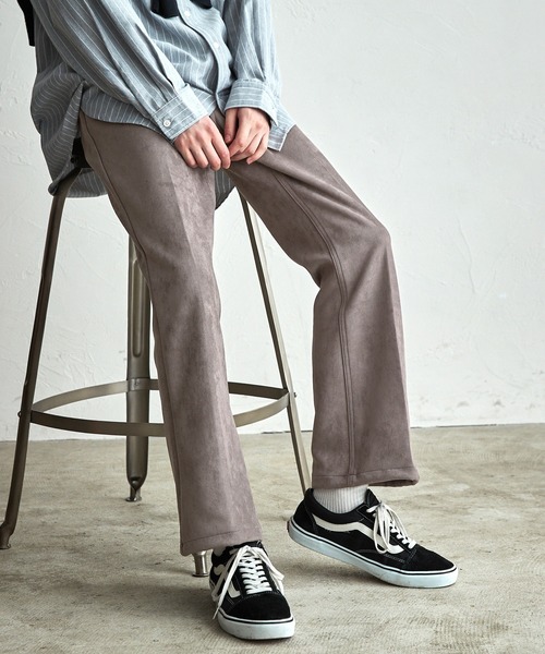 MONO-MART(モノマート)の「センタープレスワイドフレアパンツ/TRストレッチスーツ地 ブーツカットフレアカラースラックスパンツ(スラックス・メンズ・ブラック/チャコールグレー/ブラウン/ベージュ/ネイビー/ブラック系その他/グレー系その他/ブラウン系その他/ベージュ系その他/ブルー系その他/グレイッシュベージュ/ベージュ系その他2/ホワイト/スモークピンク/グリーン/ライラック/サックスブルー/ライトグレー/ブラック系その他2/ブルー/インディゴブルー/レッド/アイボリー/ブラック系その他3/ブラック系その他4/グレー系その他2/ブラウン系その他2/ホワイト系/グリーン系その他/ライトインディゴブルー/オレンジ/ピンク系その他/グリーン系その他2/ブルー系その他2/マスタード/ミックスグレー/バーガンディー/グレー系/ブラウン系/ブラウン系1/ライトブルーグレー/グレー系1/ダークグレー/グレー系2/ベージュ系2/ダークブラウン系/ブラック系/ブラック系2/ブラック系3/ブラウン系2/カーキ系・L/XL/S/M/XS)」の17枚目の写真