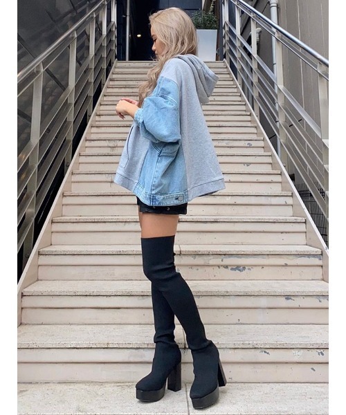 EGOIST（エゴイスト）の「デニム切替裏毛パーカー（パーカー・レディース・ブラック/グレー・FREE）」の4枚目の写真