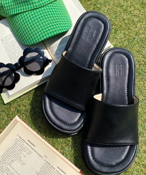 WC（ダブル シー）の「厚底デザインサンダル（サンダル・レディース・ブラック/グリーン・MEDIUM/SMALL）」の2枚目の写真