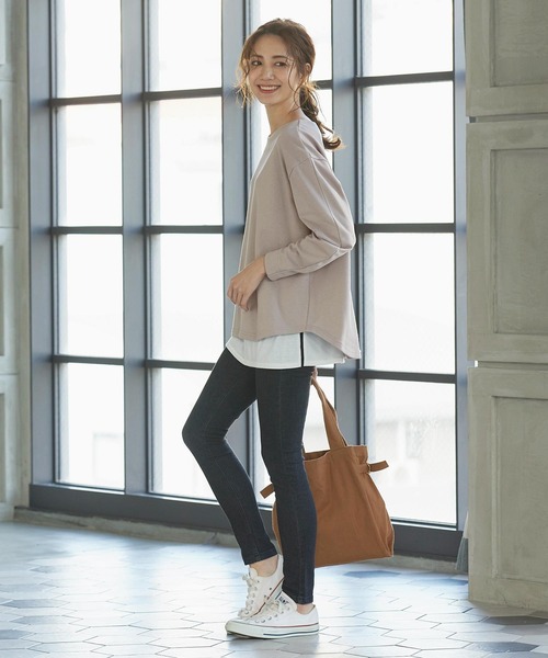 KOBE LETTUCE（コウベレタス）の「無地・ボーダー柄変形スウェットカットソー（スウェット・レディース・オフホワイト/ブラック/ネイビー/グレイッシュベージュ/ホワイト×ブラック/イエロー・FREE）」の12枚目の写真