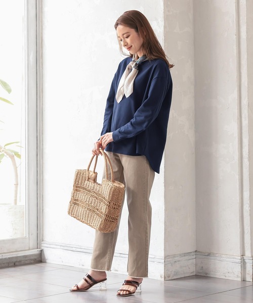 KOBE LETTUCE（コウベレタス）の「無地・ボーダー柄変形スウェットカットソー（スウェット・レディース・オフホワイト/ブラック/ネイビー/グレイッシュベージュ/ホワイト×ブラック/イエロー・FREE）」の13枚目の写真