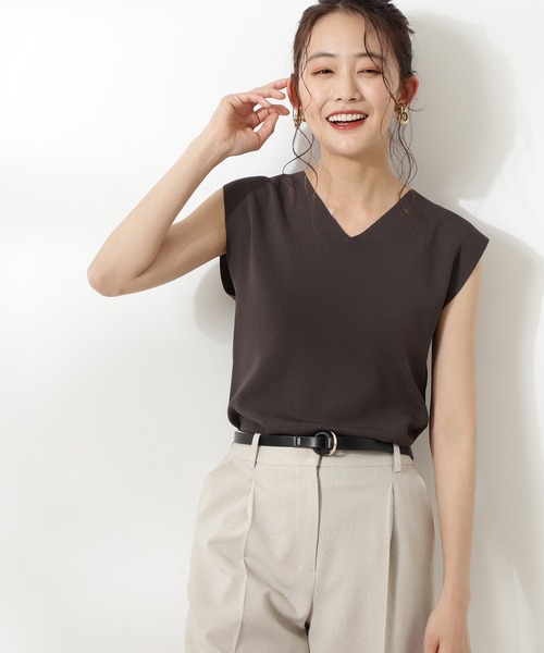 N.（N. Natural Beauty Basic）（エヌエヌナチュラルビューティーベーシック）の「総針Vネックノースリーブニット（ニット/セーター・レディース・ホワイト/ブラック/ブラウン/パープル/オレンジ・MEDIUM）」の3枚目の写真