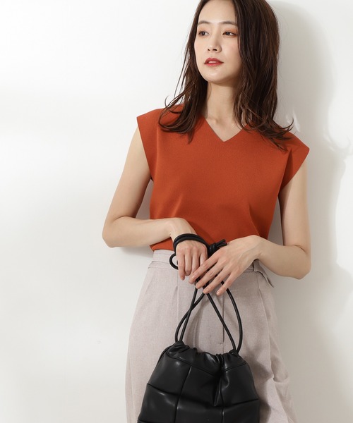 N.（N. Natural Beauty Basic）（エヌエヌナチュラルビューティーベーシック）の「総針Vネックノースリーブニット（ニット/セーター・レディース・ホワイト/ブラック/ブラウン/パープル/オレンジ・MEDIUM）」の5枚目の写真