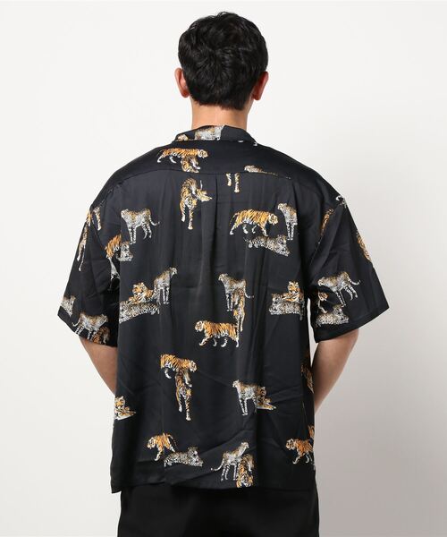 Revo.（レボ）の「Revo. TIGERパターン S/S シャツ（シャツ/ブラウス・メンズ・グレー/ホワイト/ブラック・2/1）」の4枚目の写真