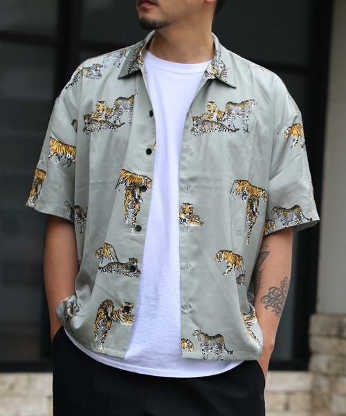 Revo.（レボ）の「Revo. TIGERパターン S/S シャツ（シャツ/ブラウス・メンズ・グレー/ホワイト/ブラック・2/1）」の3枚目の写真