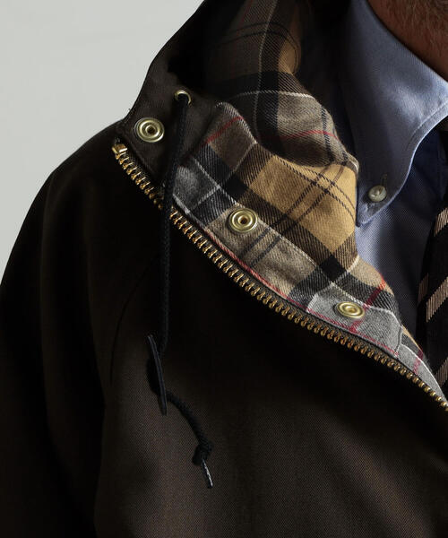 TOMORROWLAND （トゥモローランド）の「【別注】Barbour×TOMORROWLAND OVERSIZED HIKING ウールコットンツイル フーデッドコート（マウンテンパーカー・メンズ・グリーン・40/38/36/34）」の17枚目の写真