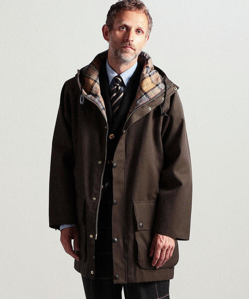 TOMORROWLAND （トゥモローランド）の「【別注】Barbour×TOMORROWLAND OVERSIZED HIKING ウールコットンツイル フーデッドコート（マウンテンパーカー・メンズ・グリーン・40/38/36/34）」の19枚目の写真