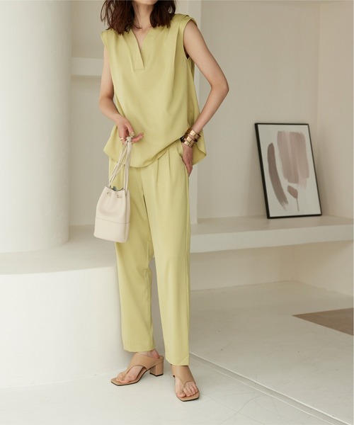 titivate（ティティベイト）の「ﾃﾞｻﾞｲﾝVﾈｯｸﾘﾗｯｸｽｾｯﾄｱｯﾌﾟ（セットアップ・レディース・ブラック/ライトグリーン/ライトブラウン・S/M/L）」の3枚目の写真