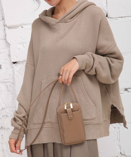 Ungrid（アングリッド）の「【ungrid/アングリッド】牛革天然石ブローチ　マルチケース　お財布ショルダーバッグ（ショルダーバッグ・レディース・ピンク/ベージュ系その他/ダークブルー/キャメル/カーキ/グレー/ブラック/ベージュ/オリーブ/ライトグリーン/ミント/アイボリー/ブルー系その他/ダークグリーン/ターコイズブルー/ワイン/マスタード・FREE）」の6枚目の写真