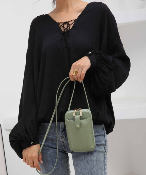 Ungrid（アングリッド）の「【ungrid/アングリッド】牛革天然石ブローチ　マルチケース　お財布ショルダーバッグ（ショルダーバッグ・レディース・ピンク/ベージュ系その他/ダークブルー/キャメル/カーキ/グレー/ブラック/ベージュ/オリーブ/ライトグリーン/ミント/アイボリー/ブルー系その他/ダークグリーン/ターコイズブルー/ワイン/マスタード・FREE）」の8枚目の写真