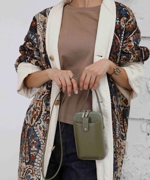 Ungrid（アングリッド）の「【ungrid/アングリッド】牛革天然石ブローチ　マルチケース　お財布ショルダーバッグ（ショルダーバッグ・レディース・ピンク/ベージュ系その他/ダークブルー/キャメル/カーキ/グレー/ブラック/ベージュ/オリーブ/ライトグリーン/ミント/アイボリー/ブルー系その他/ダークグリーン/ターコイズブルー/ワイン/マスタード・FREE）」の9枚目の写真