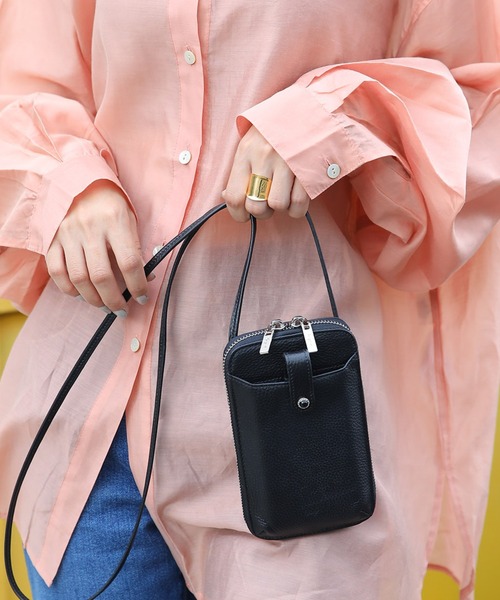 Ungrid（アングリッド）の「【ungrid/アングリッド】牛革天然石ブローチ　マルチケース　お財布ショルダーバッグ（ショルダーバッグ・レディース・ピンク/ベージュ系その他/ダークブルー/キャメル/カーキ/グレー/ブラック/ベージュ/オリーブ/ライトグリーン/ミント/アイボリー/ブルー系その他/ダークグリーン/ターコイズブルー/ワイン/マスタード・FREE）」の3枚目の写真