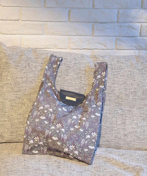 LAURA ASHLEY(ローラアシュレイ)の「パルテール柄 パッカブルマイバッグ(エコバッグ/サブバッグ・レディース・チャコール/ピンク系5・00)」の4枚目の写真