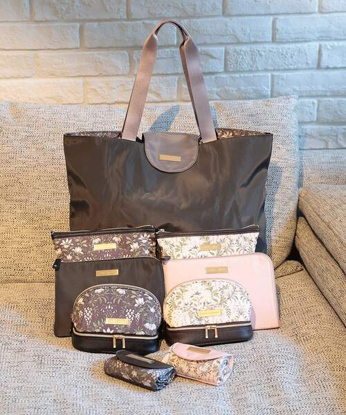 LAURA ASHLEY(ローラアシュレイ)の「パルテール柄 パッカブルマイバッグ(エコバッグ/サブバッグ・レディース・チャコール/ピンク系5・00)」の5枚目の写真