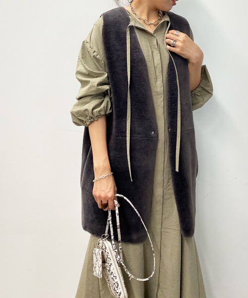 DouDou（ドゥドゥ）の「フェイクファーリバーシブルベスト（ベスト・レディース・ベージュ/グレー・FREE）」の6枚目の写真