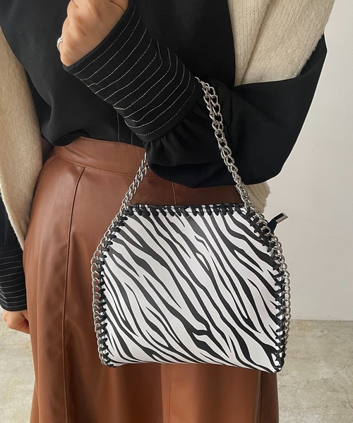 210nouve（トゥージュヌーブ）の「2WAYチェーンバッグ（ハンドバッグ・レディース・マスタード/ゼブラ/グリーン/ブラック/アイボリー/シルバー/ライトグレー・FREE）」の7枚目の写真