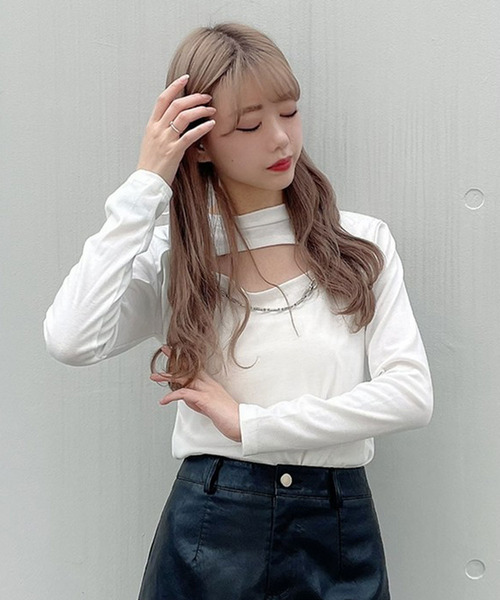 Crea titty&Co. PETIT(クレアティティーアンドコープチ)の「【Crea titty&Co.PETIT】デコルテオープンカットトップス(Tシャツ/カットソー・レディース・ブラック/ホワイト・FREE)」の1枚目の写真