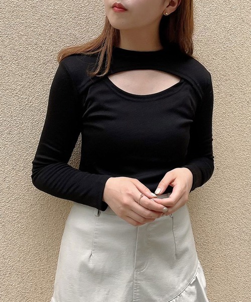 Crea titty&Co. PETIT(クレアティティーアンドコープチ)の「【Crea titty&Co.PETIT】デコルテオープンカットトップス(Tシャツ/カットソー・レディース・ブラック/ホワイト・FREE)」の2枚目の写真
