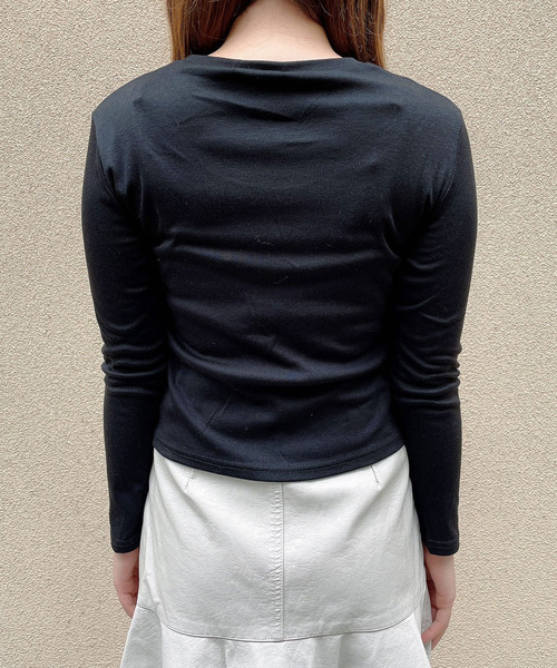 Crea titty&Co. PETIT(クレアティティーアンドコープチ)の「【Crea titty&Co.PETIT】デコルテオープンカットトップス(Tシャツ/カットソー・レディース・ブラック/ホワイト・FREE)」の6枚目の写真